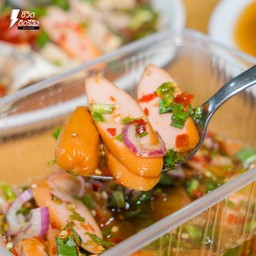 ยำไส้กรอก