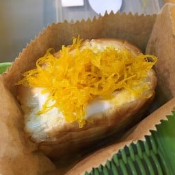 ขนมปังไส้เนยนมสดฝอยทอง