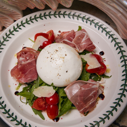 บูราต้า สลัด (Burrata Salad)