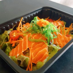 สลัดแซลมอนสด Salmon Salad