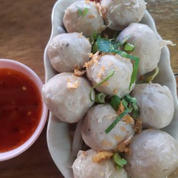 ลูกชิ้นลวก