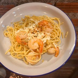 สปาเก็ตตี้กุ้งกระเทียมชีส