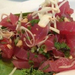 ยำไทยปลาทูน่าสไตล์ญี่ปุ่น