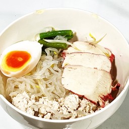 ก๋วยเตี๋ยวเส้นแก้วต้มยำอกไก่สับไข่มะตูมA34