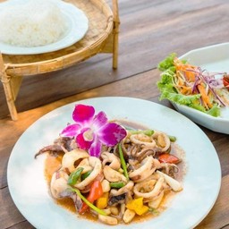 ปลาหมึกผัดไข่เค็ม