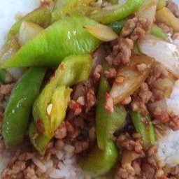 ผัดพริกหยวกหมูสับรสเด็ดราดข้าว