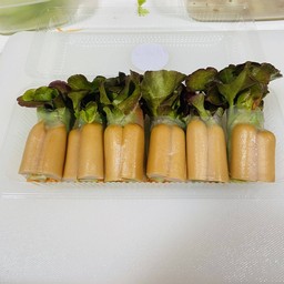 สลัดโรลไส้กรอก