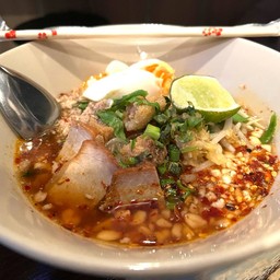 ก๋วยเตี๋ยวน้ำต้มยำโบราณ รวมหมู  ธรรมดา