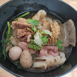 เอี่ยม เนื้อตุ๋น