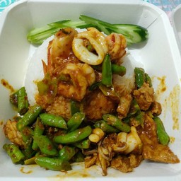 ผัดพริกแกงกุ้ง