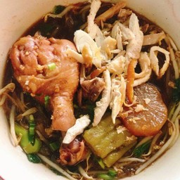 เกาเหลาไก่เนื้อน่อง