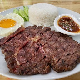 40.ข้าวเนื้อย่างจิ้มแจ่ว Rice with grilled beef with spicy dip souce