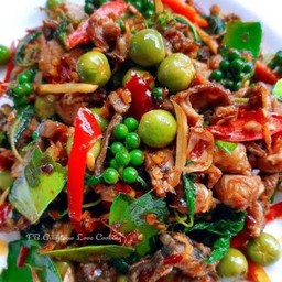 ผัดเผ็ดกบราดข้าว