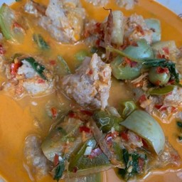 แกงเผ็ดลูกชิ้นปลากราย