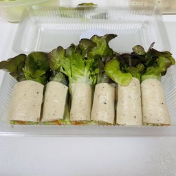 สลัดโรลหมูยอ