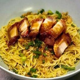 บะหมี่ หมูกรอบ