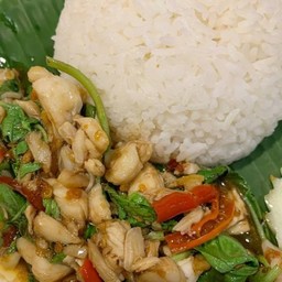 กะเพราเนื้อปูราดข้าว