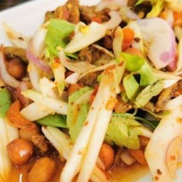 ยำมะม่วงปลากรอบ