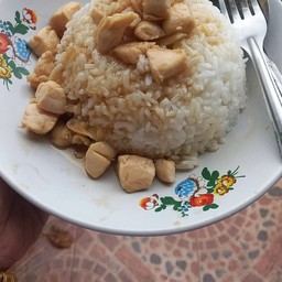 ไก่ผัดซอสน้ำมันหอยราดข้าว