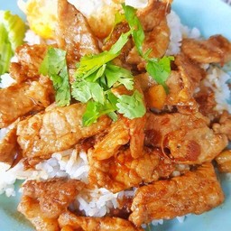 ทอดกระเทียมราดข้าว