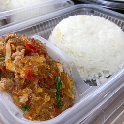 ข้าวกระเพราหมูสับวุ้นเส้น