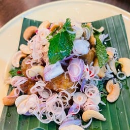 ยำตะไคร้ปลากระพง(Sea Bass Lemongrass Salad)