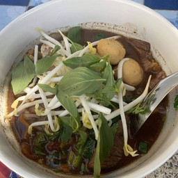 ก๋วยเตี๋ยวเรือบ้านสวน by เจ้อ้อม