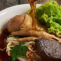 ก๊วยเตี๋ยวไก่ตุ๋น อาหารตามสั่ง