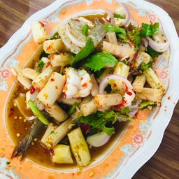 ยำไหลบัวกุ้งทูโทน