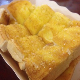 ขนมปังปิ้งเนยน้ำตาล