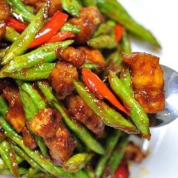 ผัดพริกแกง (กับข้าว)