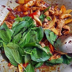 ข้าวราดหน่อไม้ไก่พริกเผา