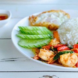 กะเพรากุ้งราดข้าว