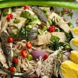 ยำขนมจีน น้ำนัวร์ เจ้าเก่า