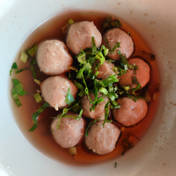 ลูกชิ้นเนื้อลวก+น้ำซุป