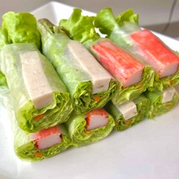 สลัดโรลปูอัด+หมูยอ 8 ชิ้น