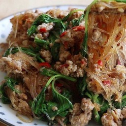 กะเพราหมูสับวุ้นเส้น (กับข้าว)
