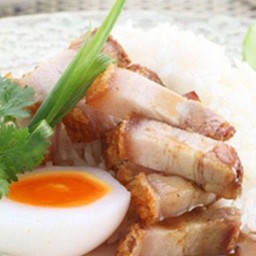 ข้าวหมูกรอบ