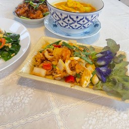 ปลาหมึกหอมหรือหมึกไข่ผัดไข่เค็ม