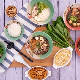 ก๋วยเตี๋ยวเรือ ป.ประทีป ร่มเกล้า(หน้าหมู่บ่้านปรีชา)