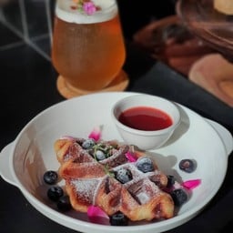 Butter Croffle with berries and homemade berry sauce