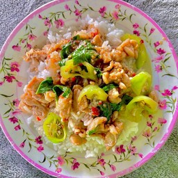 ข้าวผัดพริกแกงหมู