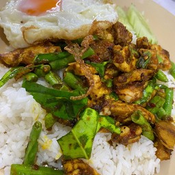 ข้าวคั่วกลิ้งไก่ชิ้น