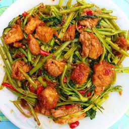 พริกแกงผักบุ้งกับข้าว[เลือกเนื้อสัตว์ได้ค่ะ]