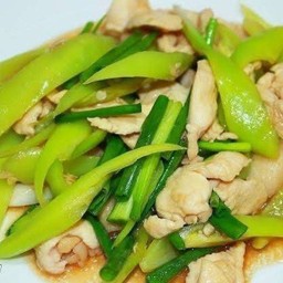 ผัดพริกหยวกราดข้าว