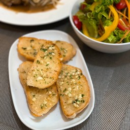 ขนมปังกระเทียม