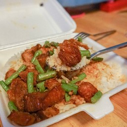 ผัดพริกแกงถั่ว -หมู-ไก่-เครื่องในไก่ราดข้าว
