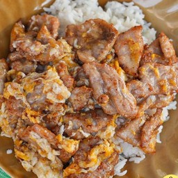 หมูทอดกระเทียม-ไก่ทอดกระเทียมราดข้าว