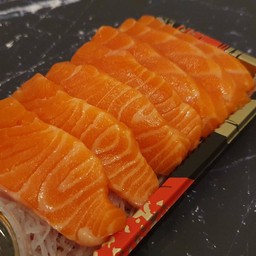 Salmon 100 กรัม (ฟรี โชยุ วาซาบิ ซีฟู๊ด)