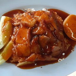 ข้าวหมูกรอบ  พิเศษ  จับคู่  โค้ก  590  มล. 1 ขวด